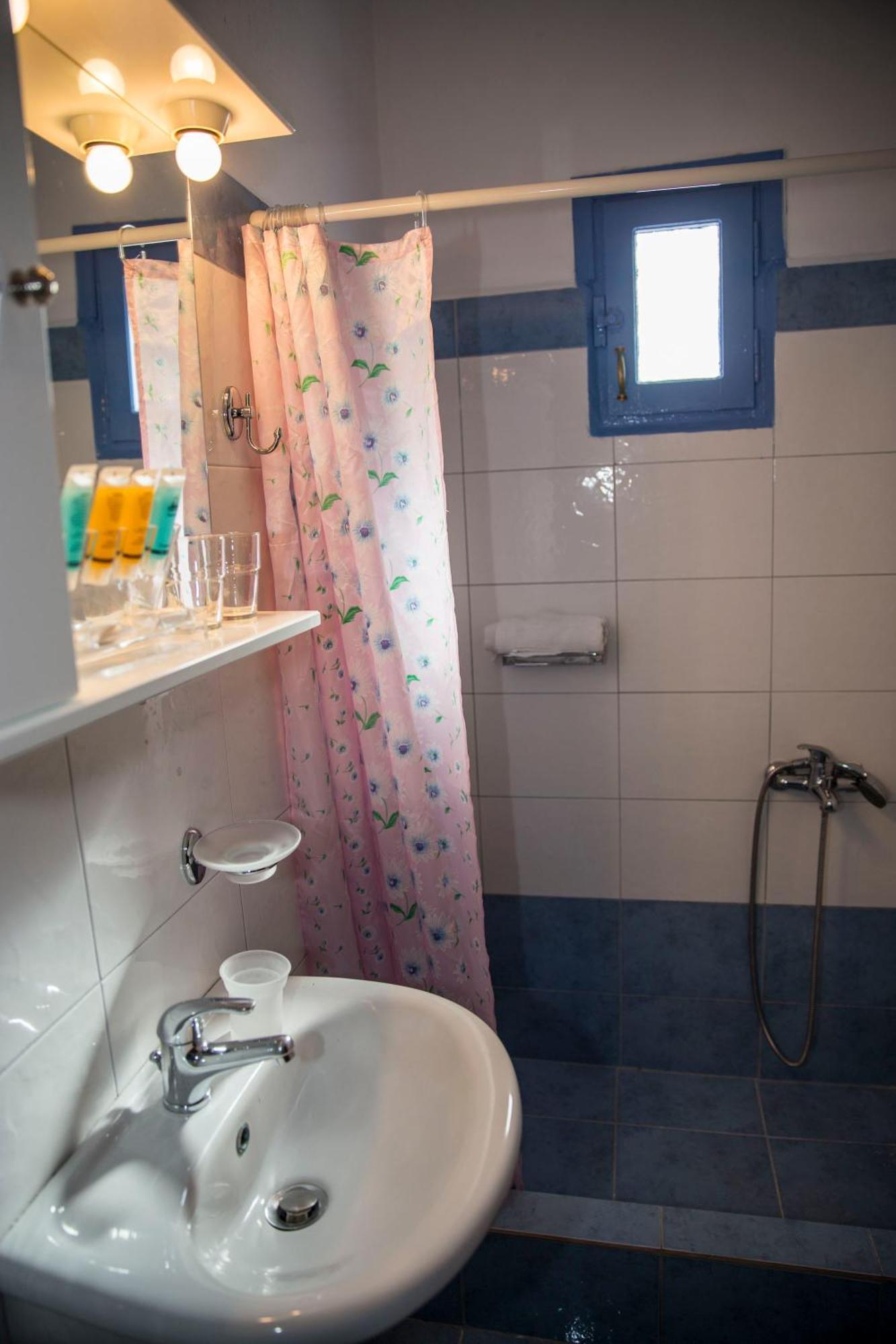 Togias Hotel Aegina 외부 사진